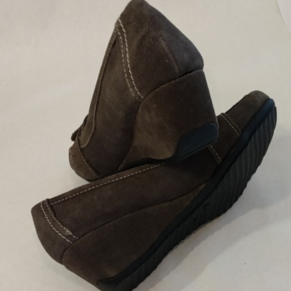 Kelly & Katie Suade Wedges - Picture 5 of 5